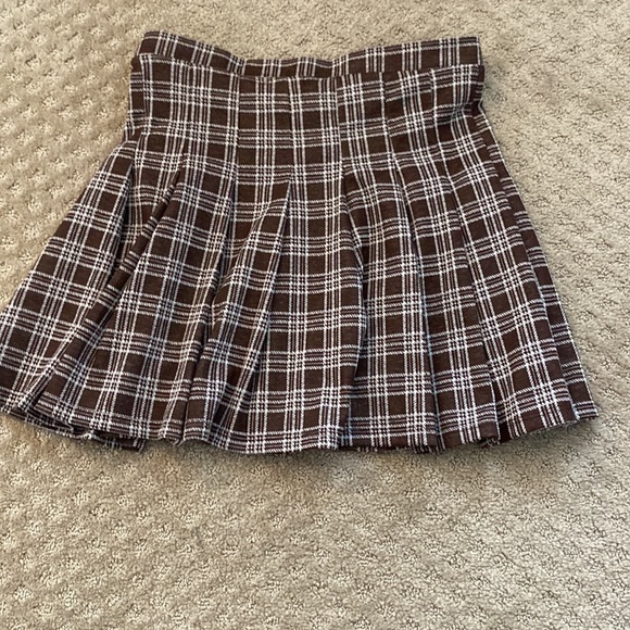 ORIGINALITY PLAID PLEATED BROWN MINI SKIRT - Picture 2 of 4
